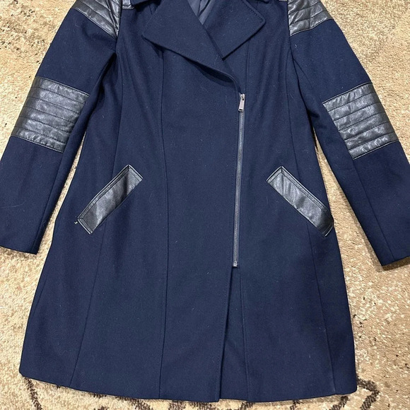 DKNY wool blend coat navy with black great condition  size 12 asymmetrical - Picture 3 of 9